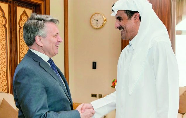 Emir holds discussion with CEO of Royal Dutch Shell
