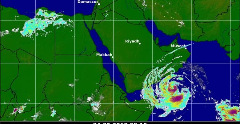 Cyclone Mekunu pounds Yemen island on its path to Oman