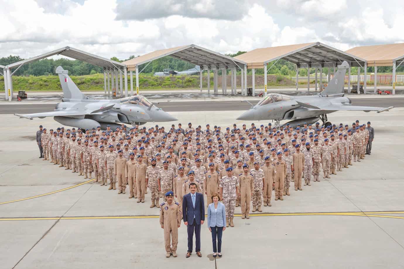 Amir visits Qatar’s Rafale Squadron at French airbase