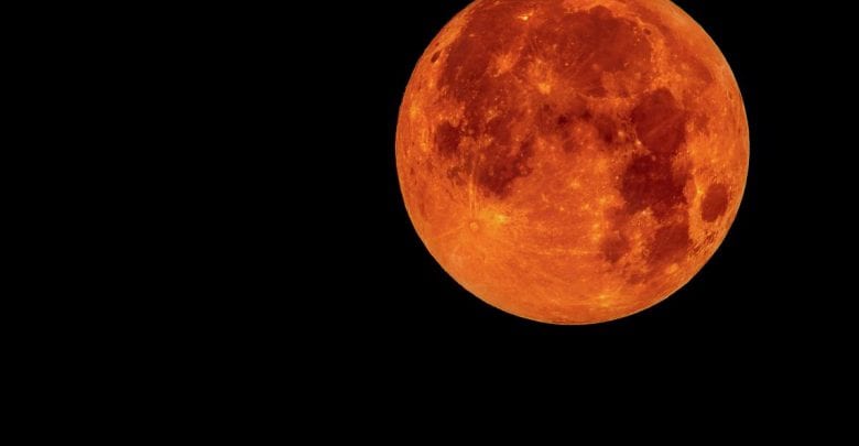 Blood Moon dazzles star gazers in longest lunar eclipse of 21st century