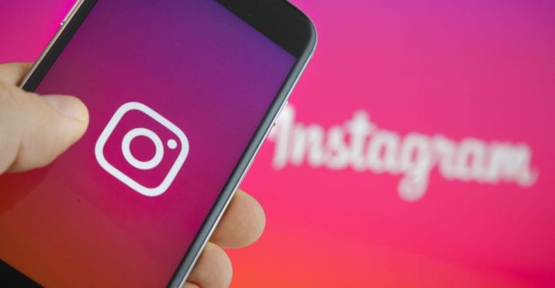 "Instagram" satisfies its users with a new feature that is causing damage to it