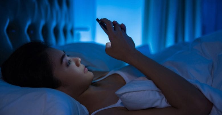 Blue Light From Phone Screens Accelerates Blindness, Says New Study