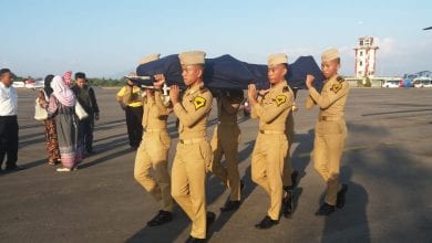 An Indonesian youth pays his life to save hundreds and become a national hero