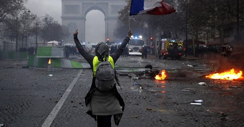 French protesters clash with police in Paris