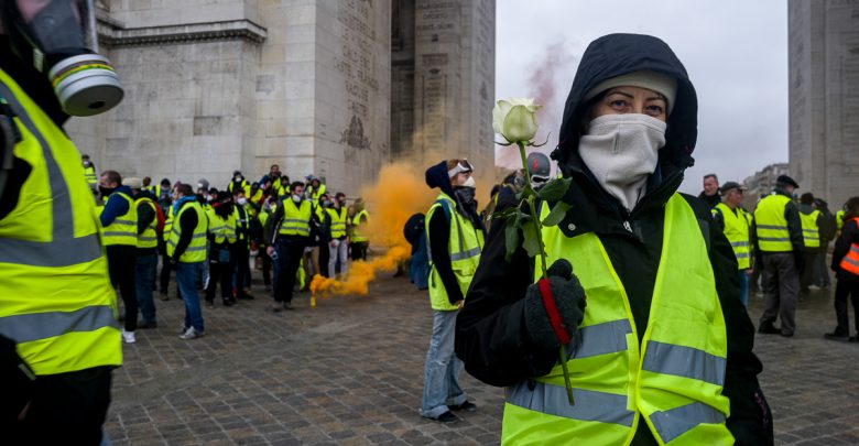 French govt holds crisis talks after 'yellow vest' riots