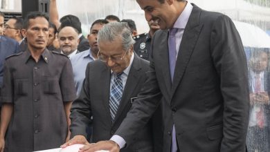 Amir, Malaysian Prime Minister unveil Anti-Corruption Monument