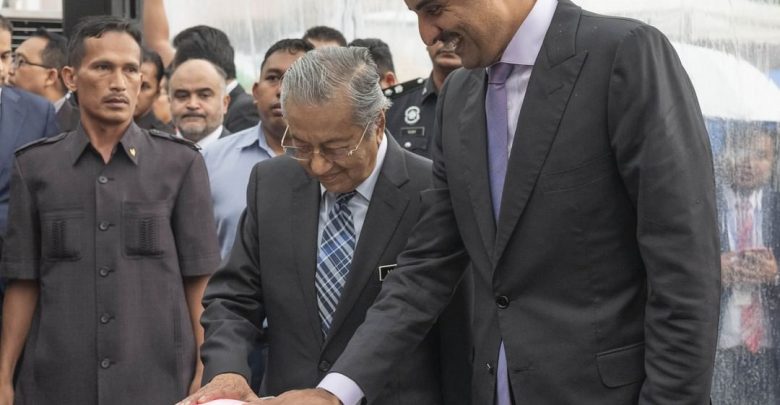 Amir, Malaysian Prime Minister unveil Anti-Corruption Monument