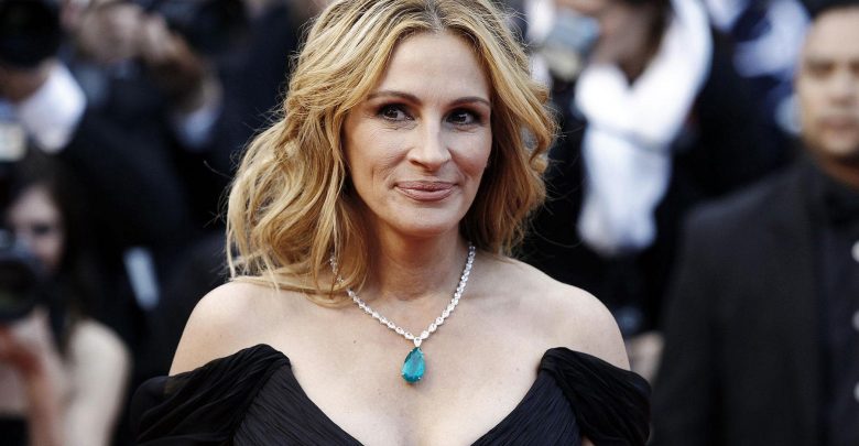 Julia Roberts pays $100,000 for 2022 World Cup tickets