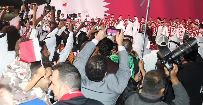 Heroes welcomed with rose petals by jubilant residents on Corniche
