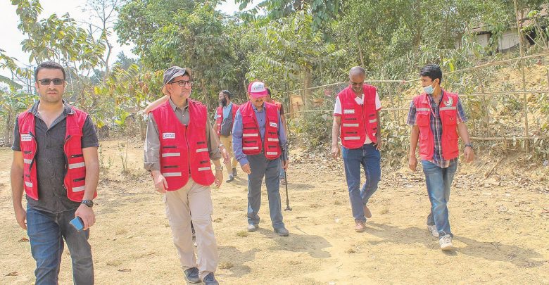 QRCS and KRCS delegation hand shelters to Rohingya refugees in Bangladesh