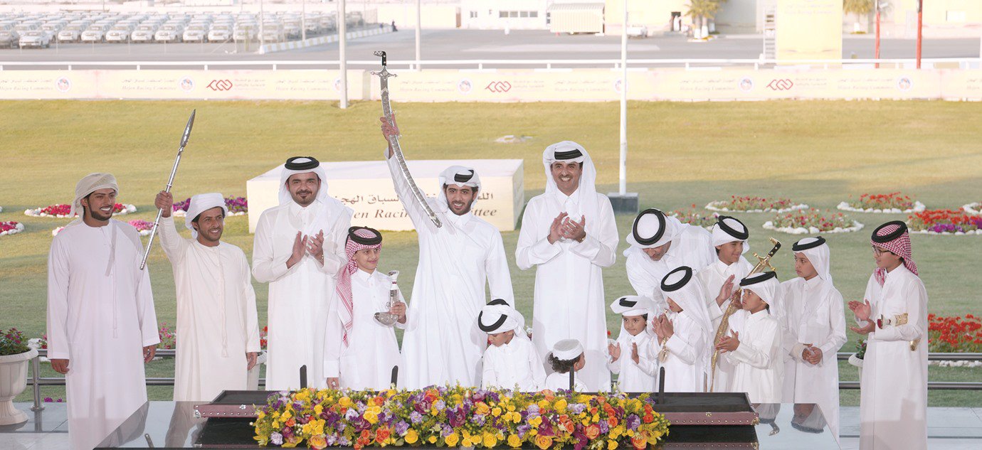 Amir honours winners of H H Father Amir Camel Festival