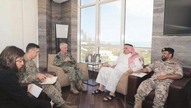 Deputy PM holds talks with NAVCENT Commander