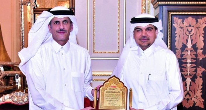 QIIB chairman honours CEO al-Shaibei