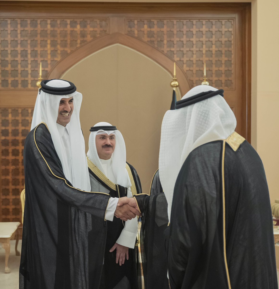 Amir, Kuwait Amir hold talks to strengthen ties