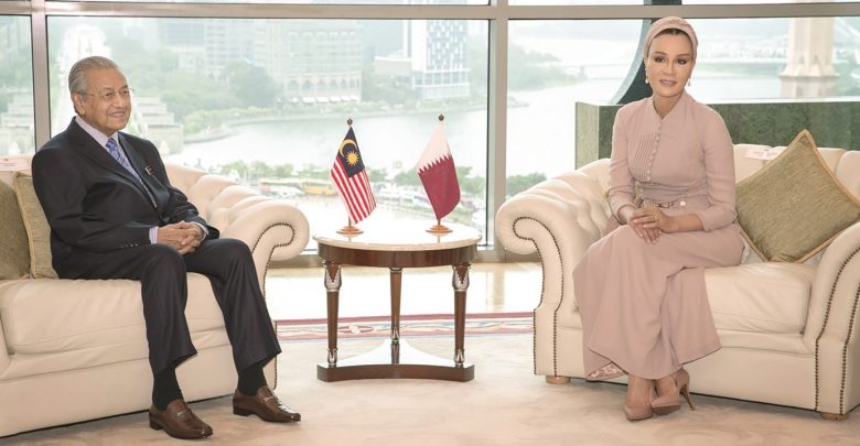 Sheikha Moza meets Prime Minister of Malaysia