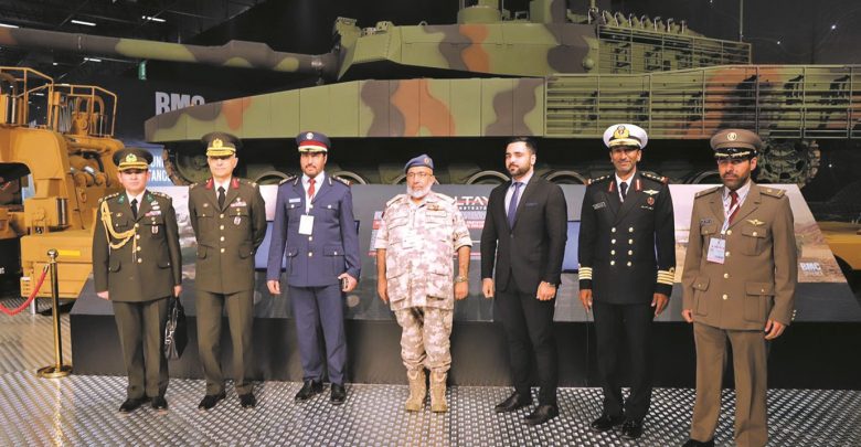 Chief of Staff visits defence industries fair in Turkey