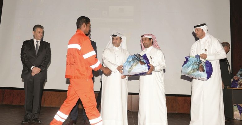 Minister of Municipality honours workers