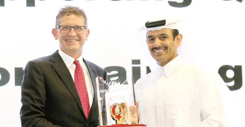 Qatar Shell wins ‘Best Qatarisation Progress Crystal Award’