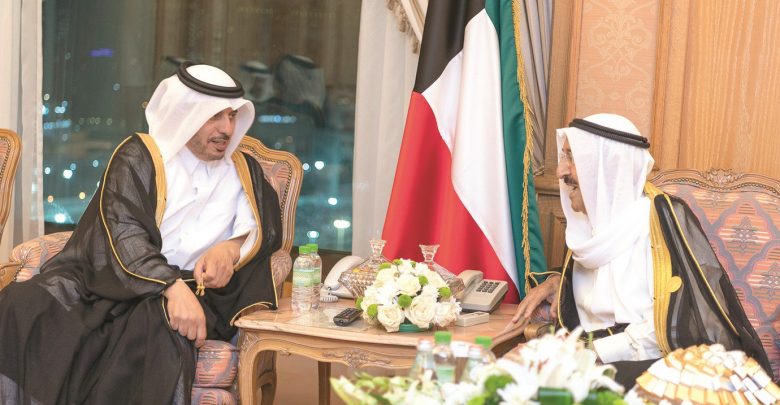 Kuwait Amir meets Qatar PM in Makkah ahead of summits