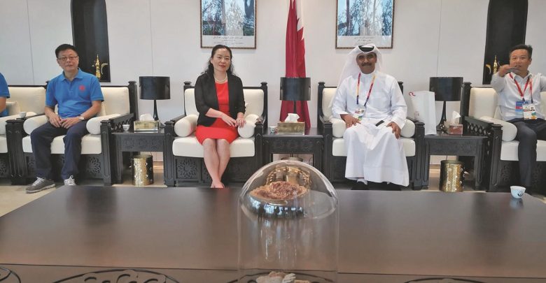 Mayor of Maoming City visits Qatar pavilion at Beijing expo