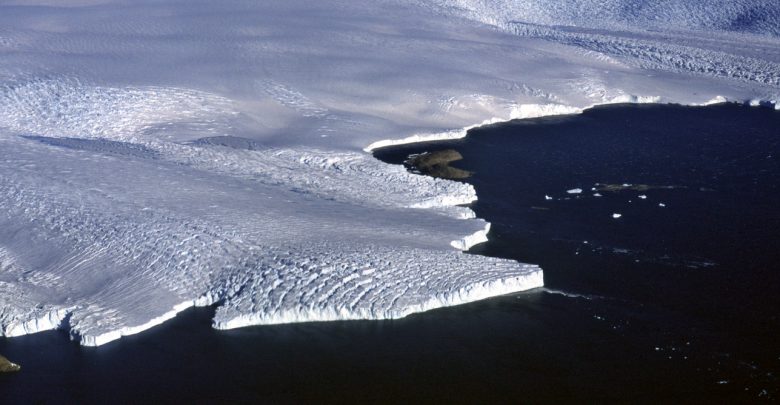 «Industrial ice» a project to save the Antarctic ice sheet covering