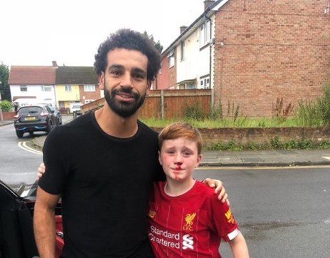 "FIFA" highlights humanitarian attitude of Salah with a Liverpool young fan