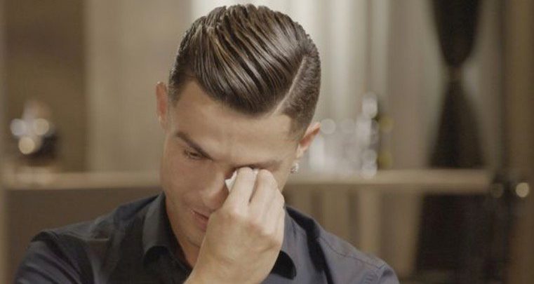 When the football giant cries .. Ronaldo breaks down in tears for this reason