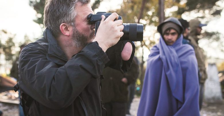 Humanist photographer Giles Duley interviews community in Qatar