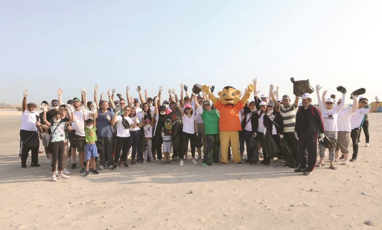 Municipality marks Qatar Sustainability Week with beach cleanup