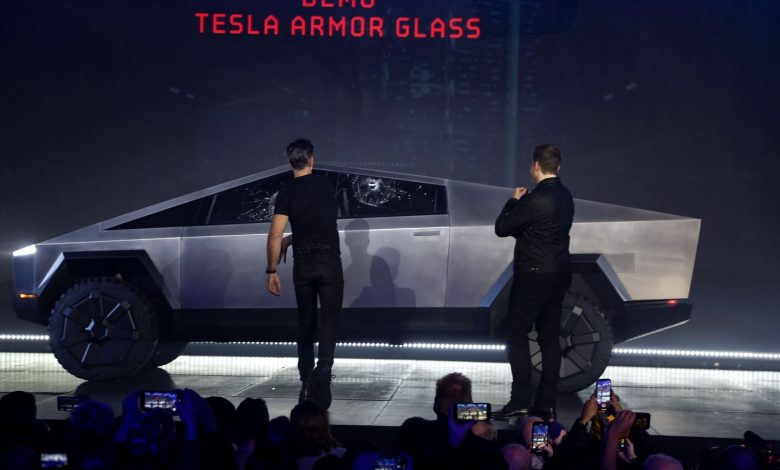 Real trouble .. Tesla's car test failed in front of the public and glass shattered