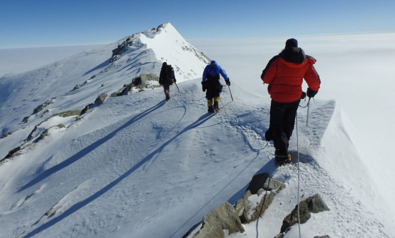 Qatari climber reaches Antarctica to ski the last degree