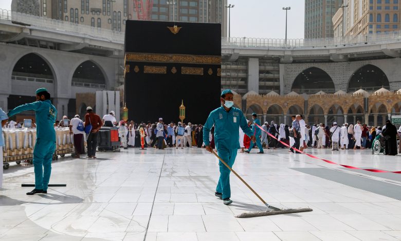 Saudi suspends 'umrah' pilgrimage for citizens and residents over coronavirus fears