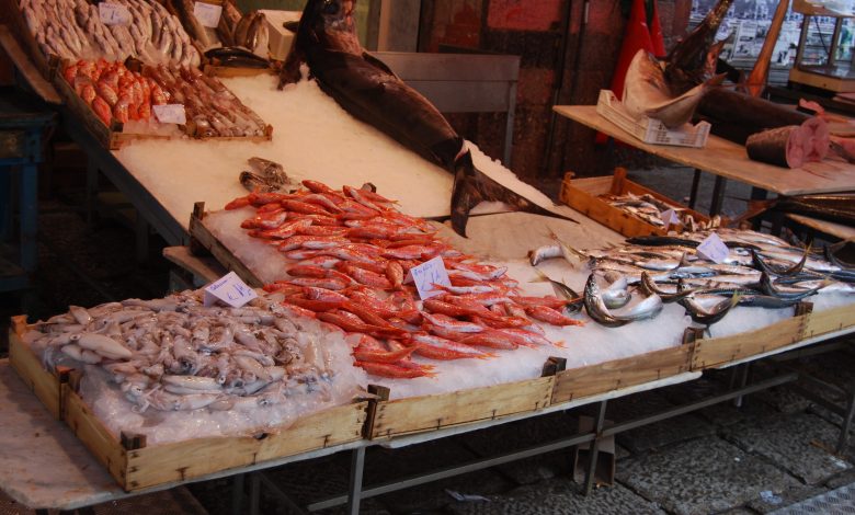 Ministry announces setting the maximum prices for selling fish and seafood until April 25, 2020