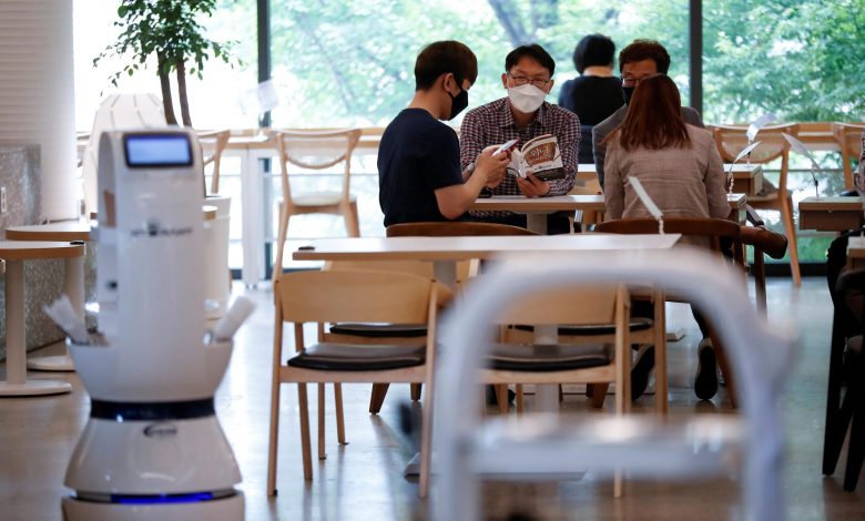 Robot Café promotes social distancing in South Korea