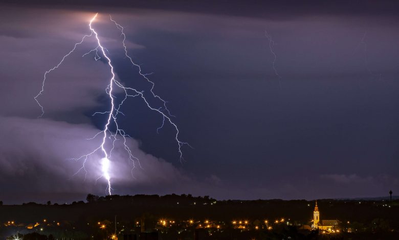 Brazil 'megaflash' sets lightning record