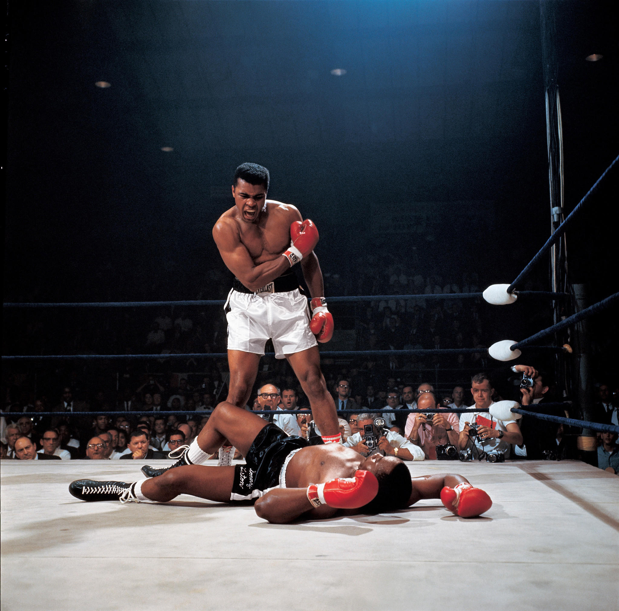 Muhammad Ali .. Boxing legend, activist against racism | What's Goin On