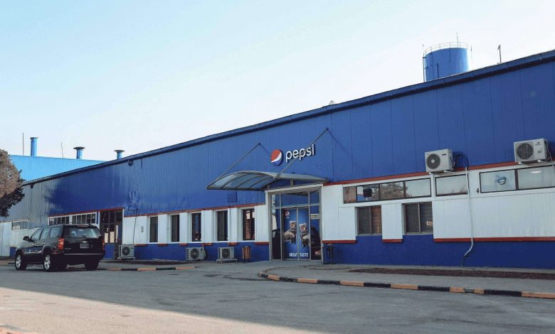China shuts Pepsi factory, bans import of US products