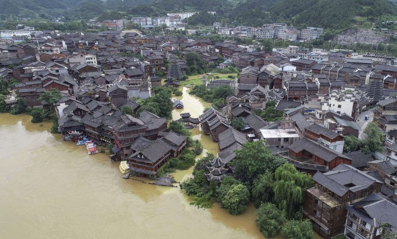 China: Torrential rains buried 9 people in landslides