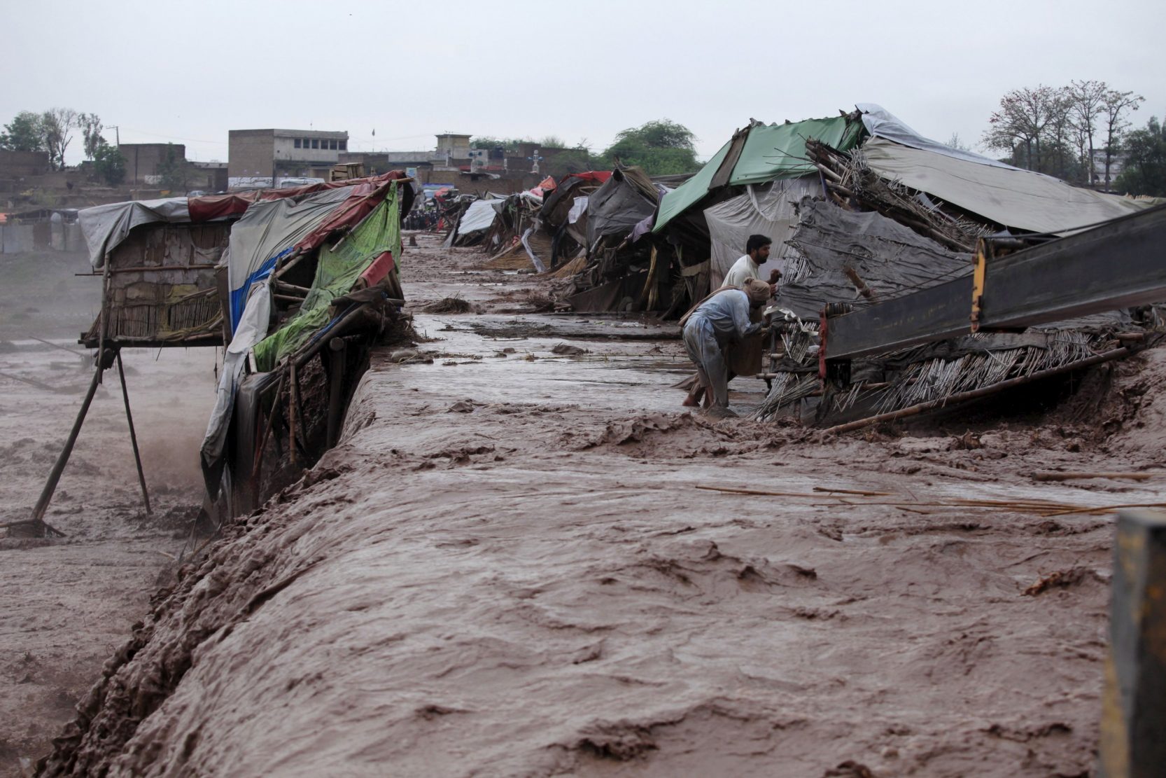 16 people killed in flash floods in Pakistan What's Goin On Qatar