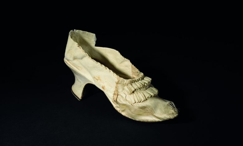 Marie Antoinette's shoe goes up for auction