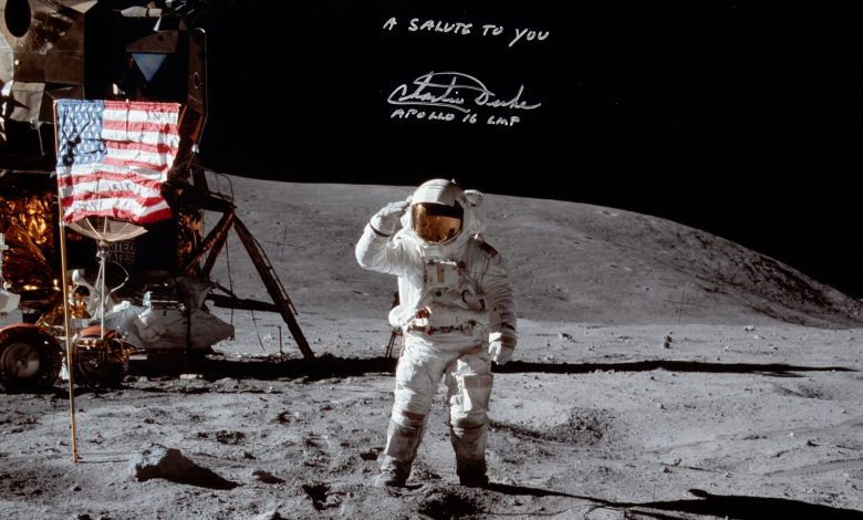 Armstrong on moon photo is up for auction