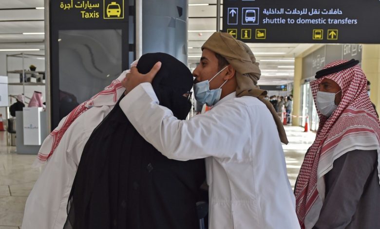 After years of separation, Qatari and Saudi families meet in a touching scene at King Khalid Airport