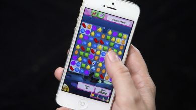 German official plays "Candy Crush" during meeting with Merkel and provokes a storm of criticism