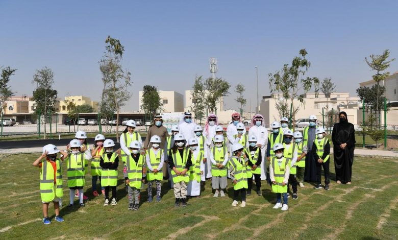 Residents and kids plant trees at Al Ebb Park