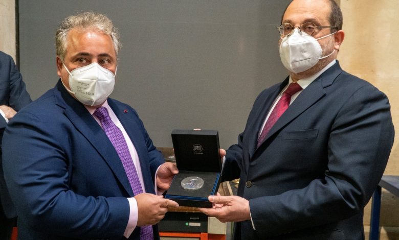 Qatar's Ambassador Receives Bronze Medal of Qatar-France Year of Culture