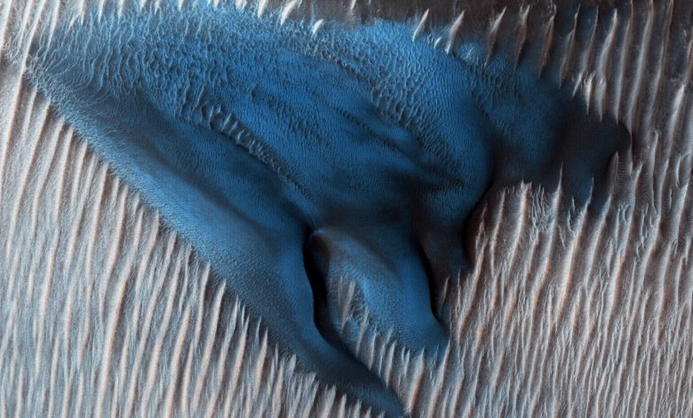 NASA Releases Photo of Blue Sand Dunes on Mars