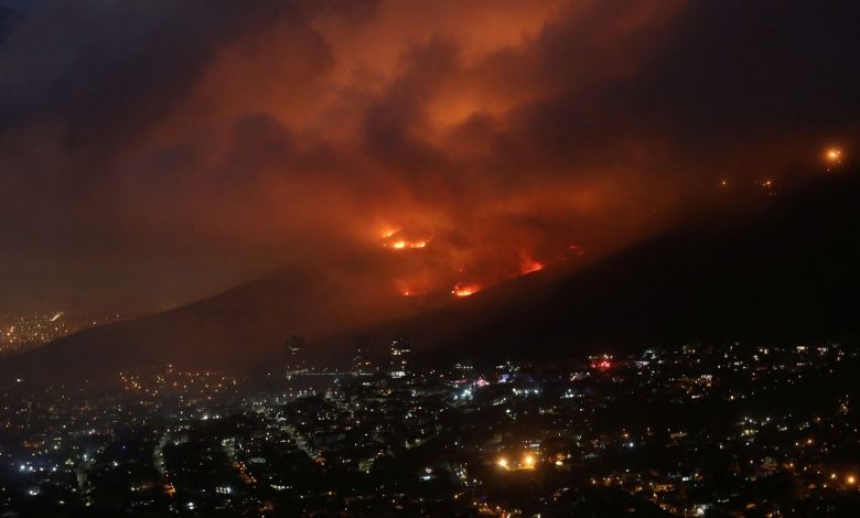 Strong wind hampers efforts to contain Cape Town fire