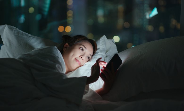 Using smartphones before bed increases cancer risk