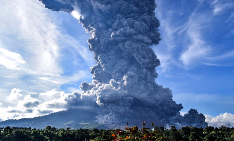 Indonesian volcano ‘Sinabung’ spews ash 3 km-high