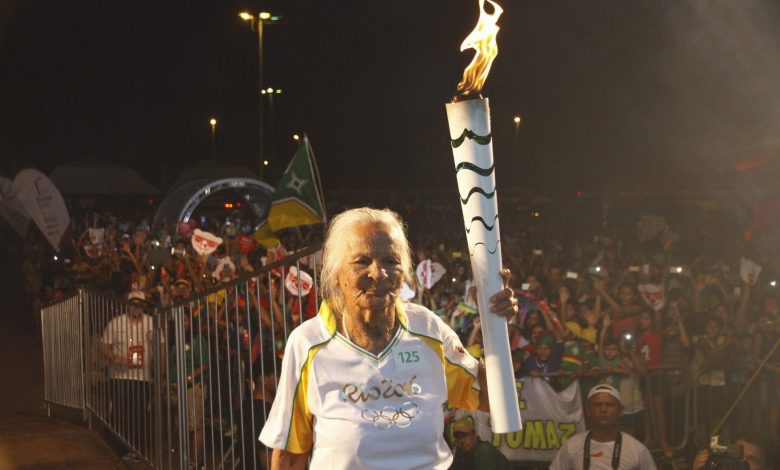 Olympics-World's oldest person pulls out of torch relay